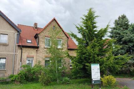 REIPISCH - Teilsaniertes, teilunterkellertes Einfamilienhaus in ruhiger Wohnlage - Braunsbedra Frankleben