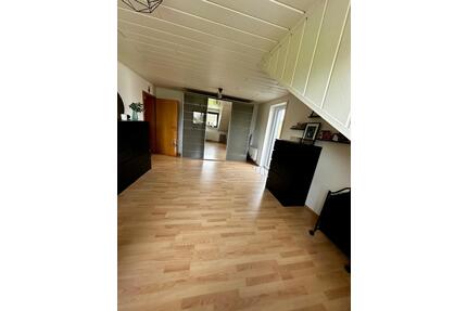 Helle Dachgeschosswohnung in Wachtberg mit Balkon in ruhiger Lage
