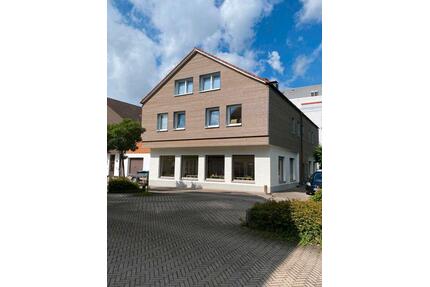 Helle 2-Zimmer-DG-Wohnung mit Eichenparkett, EBK und Kellerraum - Karlsfeld