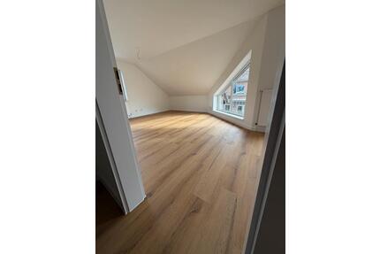 Wohnung Dachgeschoss 2 Zimmer mit Balkon neue Einbauküche - Aurich Egels und Wallinghausen