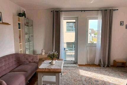 Helle 2-Zimmer + Parkp mit neuem Bad, neuen Fenstern & Balkon - Neu-Ulm Burlafingen