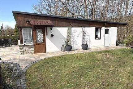 Erholungsbungalow am Schwimmbad von Bad Bibra