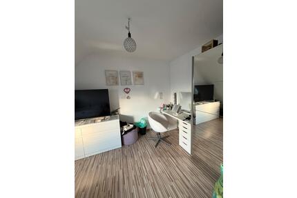 2.5 Zimmer Dachgeschosswohnung - 980,00&nbsp;EUR Kaltmiete, ca.&nbsp; 65,00&nbsp;m&sup2; in Wiesbaden (PLZ: 65205) Mainz-Amöneburg
