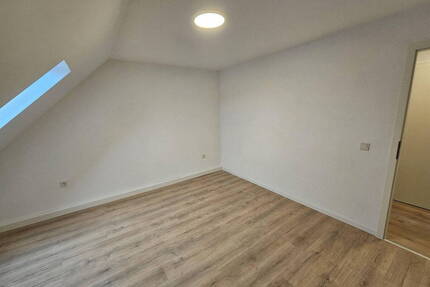 3 Zimmer Dachgeschoss Wohnung - 570,00&nbsp;EUR Kaltmiete, ca.&nbsp; 57,80&nbsp;m&sup2;&nbsp;Wohnfl&auml;che in Schiffweiler (PLZ: 66578)