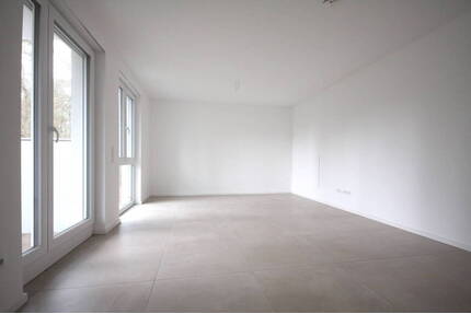 Schöne 2-Zimmer-Erdgeschosswohnung mit TG-Stellplatz, Balkon und Fahrstuhl in Wald- und Seenähe! - Falkensee