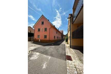 Großes Zweifamilienhaus mit Hof in Eichelsee ! - Gaukönigshofen