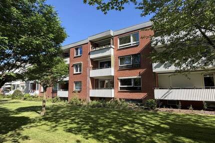 Helle 3-Zimmer-Wohnung mit Kamin und Loggia - Pinneberg
