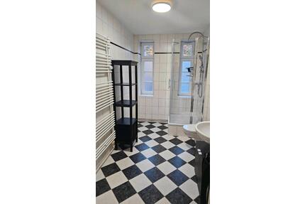 Helle, möblierte 2-Zimmer-Altbauwohnung in Hannover-List