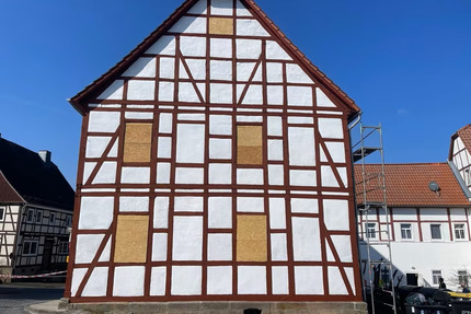 Ausbauobjekt, Mehrfamilienhaus als Rohbau, Fassade neu, NEUE FENSTER inklusive! - Wolfhagen Viesebeck