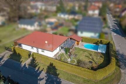 KENSINGTON - EXKLUSIV - Wohnen mit Leichtigkeit - stilvoller Bungalow mit Pool zum Einziehen - Dallgow-Döberitz