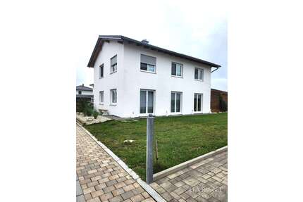 Haus zum Kaufen in Wallersdorf 890.000,00 € 185 m²