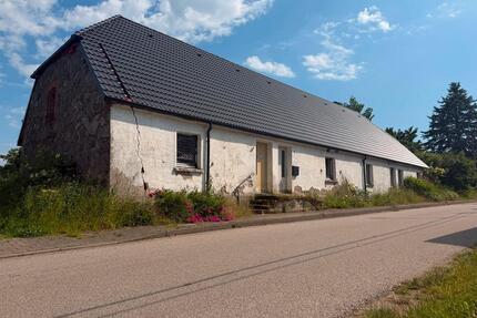 Sanierungsbedürftiges Haus zu verkaufen - Rosenow