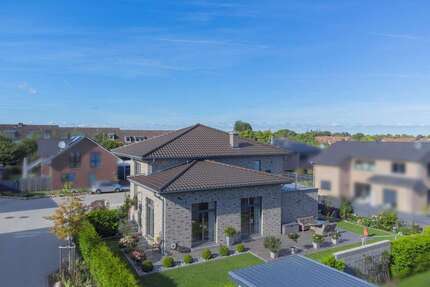 Haus zum Kaufen in Laboe 1.850.000,00 € 239 m²