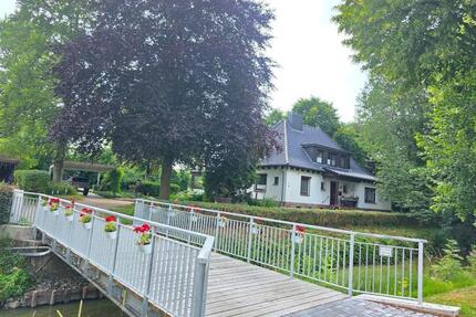 Großzügiger Walmdachbungalow mit 8 Zimmern in Wewelsfleth