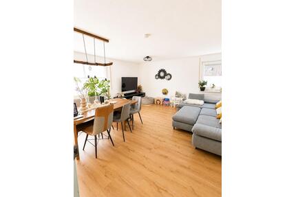 Modernisierte 4 Zimmer Wohnung mit Balkon in ruhiger Lage - Nufringen