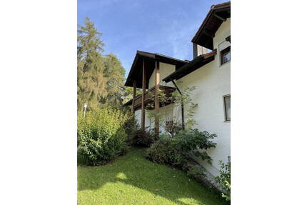 Ruhige 2 ZKB-DG Wohnung mit neu saniertem Bad - frei ab 01.08.26 - Bad Griesbach im Rottal