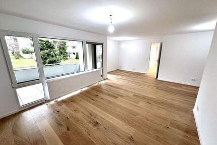 Exklusiv: Komplett neu renovierte 5,5-6-Zimmer-Wohnung in Top-Lage Esslingen-Sulzgries