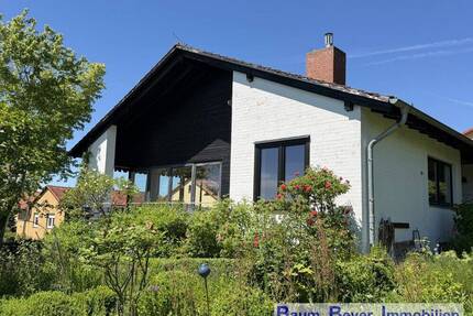 Sonniges und großzügiges Einfamilienhaus mit traumhaftem Fernblick in Göttingen-Roringen - Göttingen / Roringen