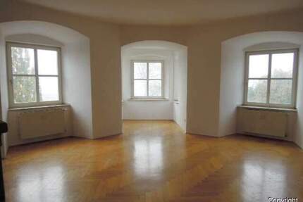 Stilvolle und großzügige 5 ZKB Wohnung im historischen Gebäude in Beilngries