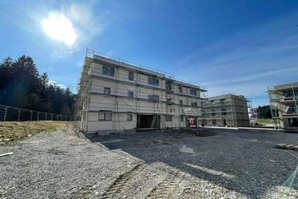 Haus zum Mieten in Pforzen 2.200,00 € 239 m²