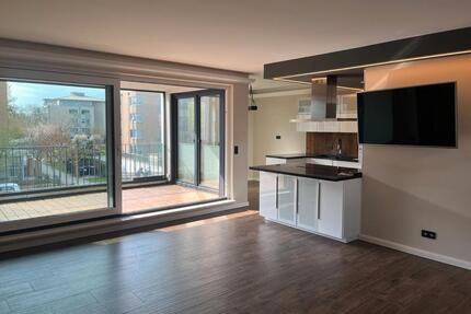 Hochwertige moderne Wohnung mit Loggia & Whirlpool-Bad in Seenähe - Schwerin Altstadt