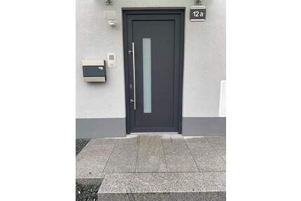 Reiheneckhaus im Herzen von Frensdorf zu verkaufen, ab 01.07.26 frei! - Neubau von 2021!