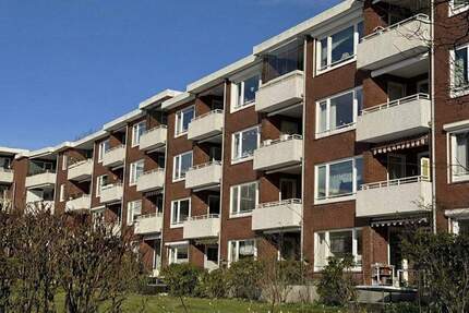 Helle 3-Zimmer-Wohnung mit zwei Balkonen und Tiefgaragenstellplatz in HH-Poppenbüttel - Hamburg