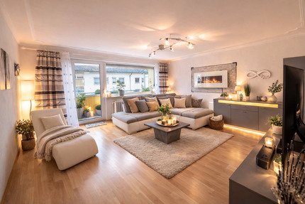 Sofort bezugsfrei ! Großzügige 3,5 -Zimmer-Wohnung mit Süd-Balkon und neuwertigem Wohnkomfort - Geretsried