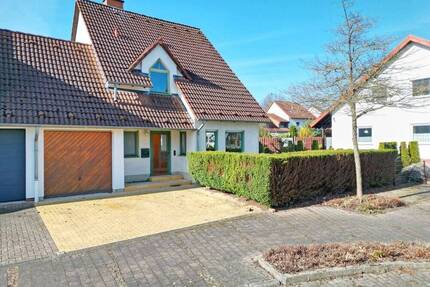 Macht Laune: Freies Einfamilienhaus zum Herrichten in herrlicher Wohnlage des Leiselfeldes - Baunatal / Großenritte Altenbauna