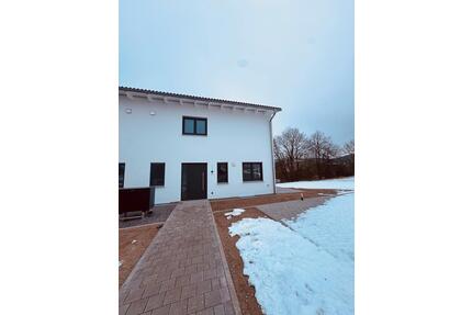 Zu vermieten oder Mietkauf DHH neu mit separater Einliegerwohnung - Irchenrieth