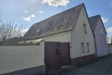 Haus zum Kaufen in Löbnitz 45.000,00 € 70 m²