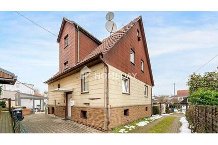 Teilsaniertes Zweifamilienhaus mit Garten, Terrassen & vielseitigen Nutzungsmöglichkeiten - Köngen