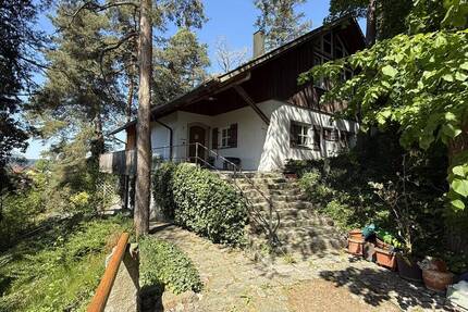 RESERVIERT - Wohnhaus in idyllischer Lage mit Carport und zwei Schuppen - Walderbach