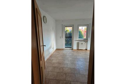 2 Zimmer Erdgeschosswohnung mit Terrasse und TG Stellplatz - Roth