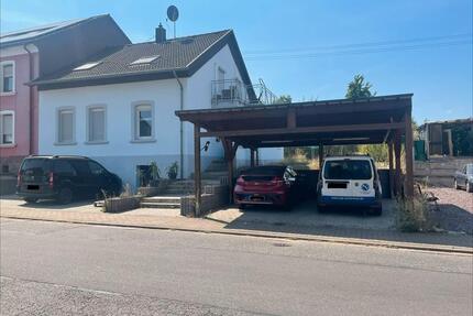 Einfamilienhaus einseitig angebaut - Schwalbach