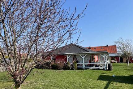 Traumhaftes Einfamilienhaus im Bungalowstil - barrierefrei und sofort bezugsfertig - Naumburg (Saale) Neujanisroda