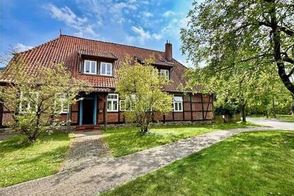 Preisreduzierung - Historisches Fachwerkhaus mit 2 Wohneinheiten und viel Platz in Holdenstedt - Uelzen