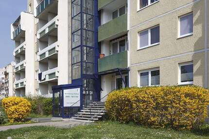 Wohnung zum Mieten in Halle (Saale) 236,48 € 31.53 m²