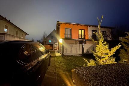 Moderne Doppelhaushälfte in Neutraubling | 290m2 Grundstück