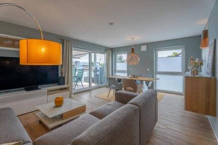 Gaienhofen-Horn: Hochwertige 3-Zimmer ETW mit 2 Carport-Plätzen EBK - Energieklasse A - frei