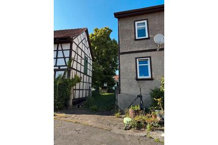 Bauernhof mit Wohnhaus, Brunnen und großem Garten - Drei Gleichen