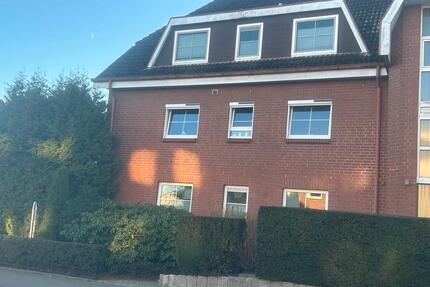 Courtagefrei: Helle 4 - Zimmer-Wohnung mitten in Pinneberg.