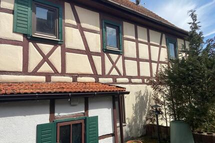 großzügiges Einfamilienhaus mit Ausbaupotenzial - Sulzfeld