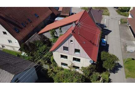 Gepflegtes Einfamilienhaus in ruhiger Lage, mit Garten und Blick ins Grüne - Rosenfeld / Brittheim