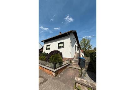 Freistehendes 7-Zimmer-Einfamilienhaus mit Garten und Garage - Lebach
