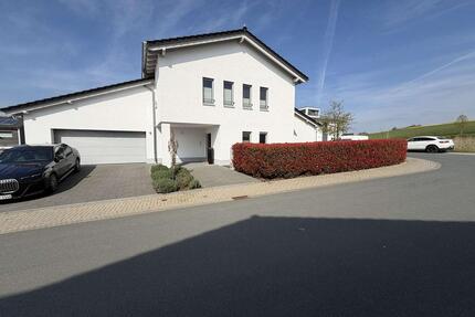 Exklusive Designvilla zur Miete – Großzügiges Wohnen auf drei Ebenen in Bad Camberg