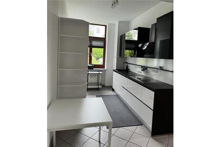 Moderne möblierte 2-Zimmer-Wohnung mit Balkon, Stellplatz & WLAN - Wiesbaden Schierstein