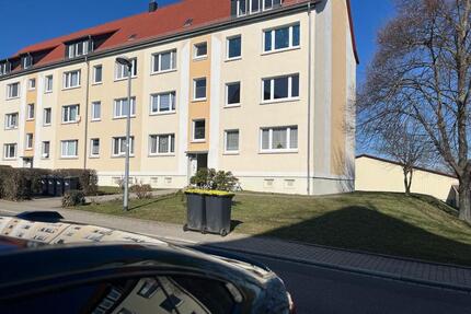 Helle 3-Zimmer-Wohnung mit schönem Ausblick und großem Badezimmer - Groitzsch