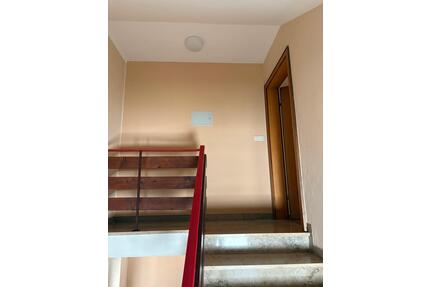 Helle 3 Zimmer Dachwohnung - 700,00&nbsp;EUR Kaltmiete, ca.&nbsp; 65,00&nbsp;m&sup2; in Wemding (PLZ: 86650)