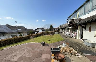 RUHIG GELEGEN, INKL. GARTEN MIT AUSBLICK - Lauben